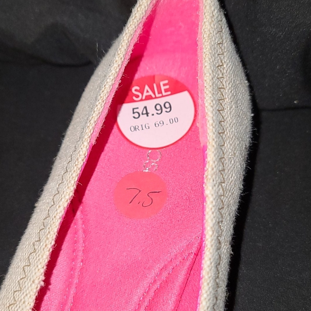 🎀 Pink & Beige Flats 🎀 - Picture 5 of 7